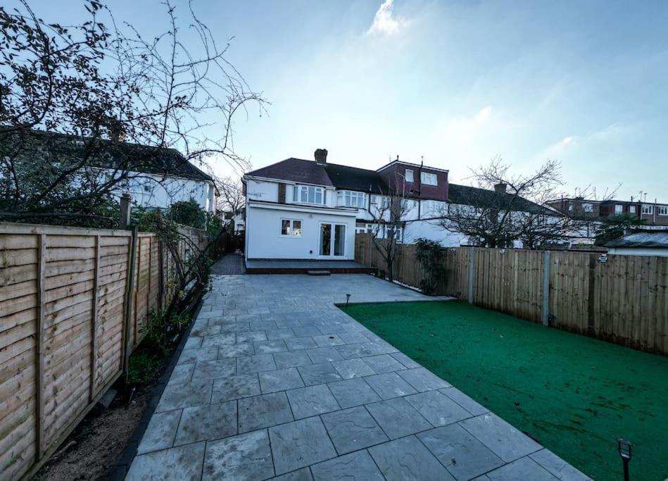 Homely & Peaceful Living Space Morden  Buitenkant foto